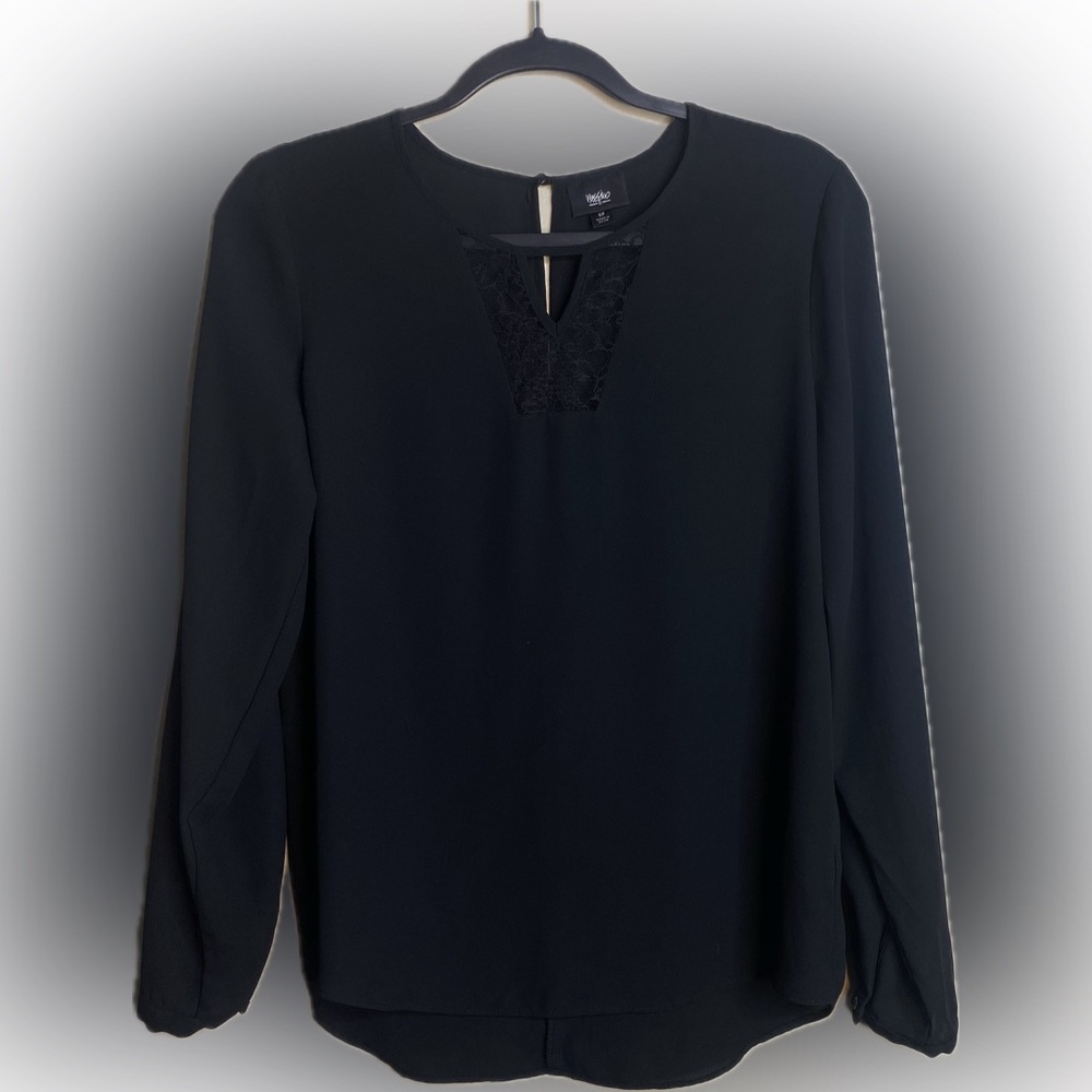 Long sleeve blouse with lace cut out